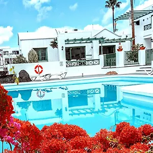 https://las-acacias-puerto-del-carmen.puertodelcarmen-hotels.org